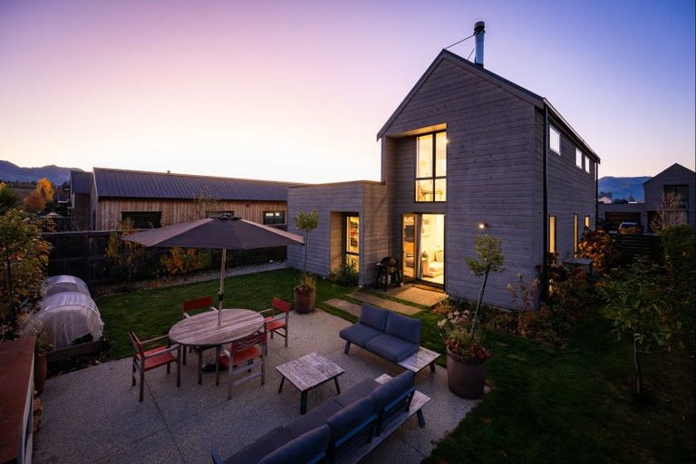 Photo of property in 8 Glen Dene Crescent, Wanaka, 9305