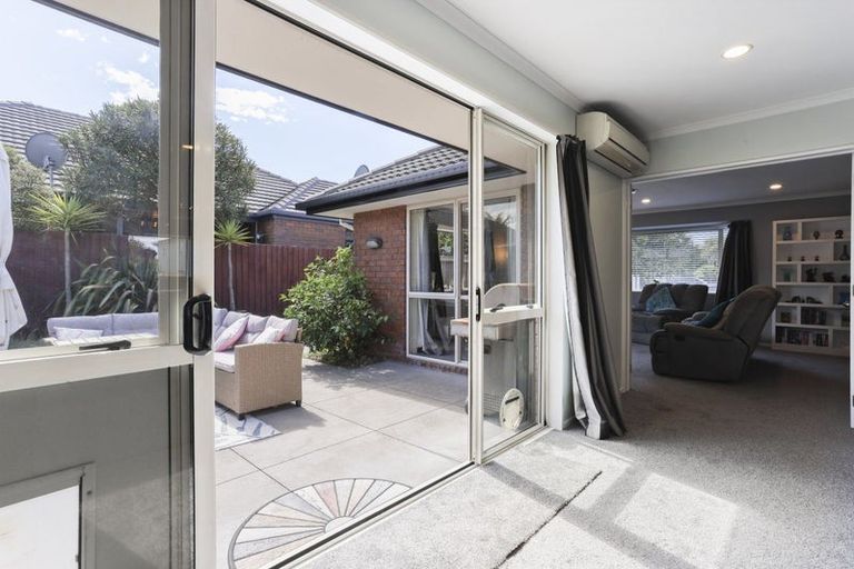 Photo of property in 1 Flaxgrove Place, Parklands, Christchurch, 8083