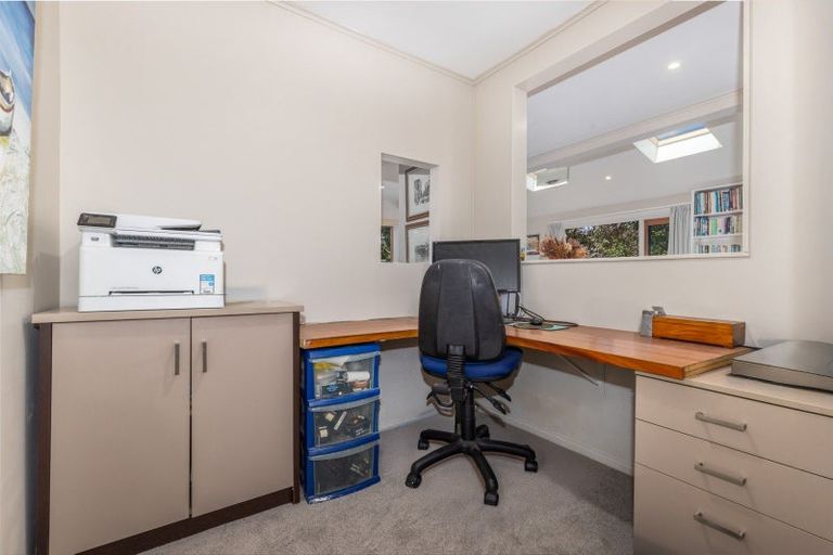 Photo of property in 48 Seaview Road, Paremata, Porirua, 5024