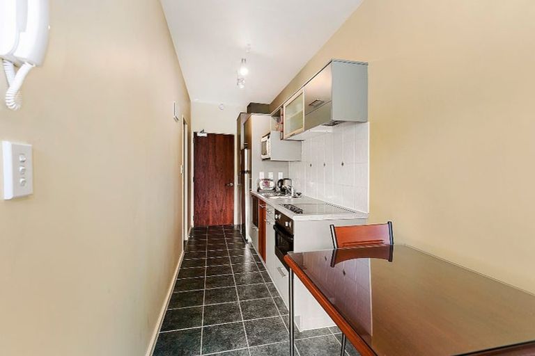 Photo of property in Atrium Towers, 6q/154 The Terrace, Wellington Central, Wellington, 6011