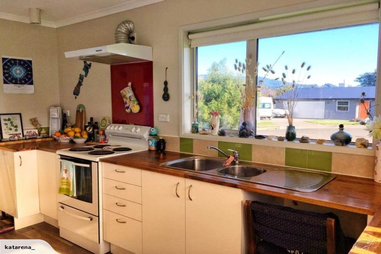 Photo of property in 2 Toiora Place, Takaka, 7110