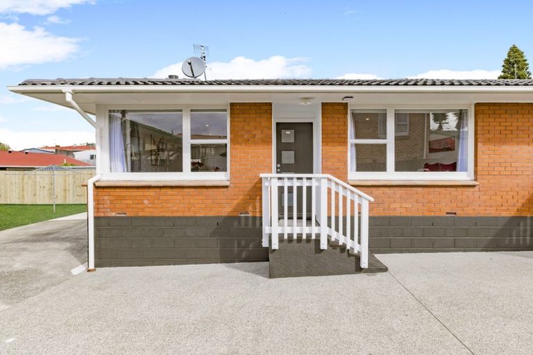 Photo of property in 2/26 Kirton Crescent, Manurewa, Auckland, 2102