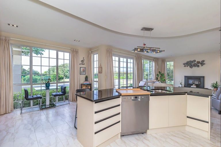 Photo of property in 15 Tarahunga Road, Levin, 5571