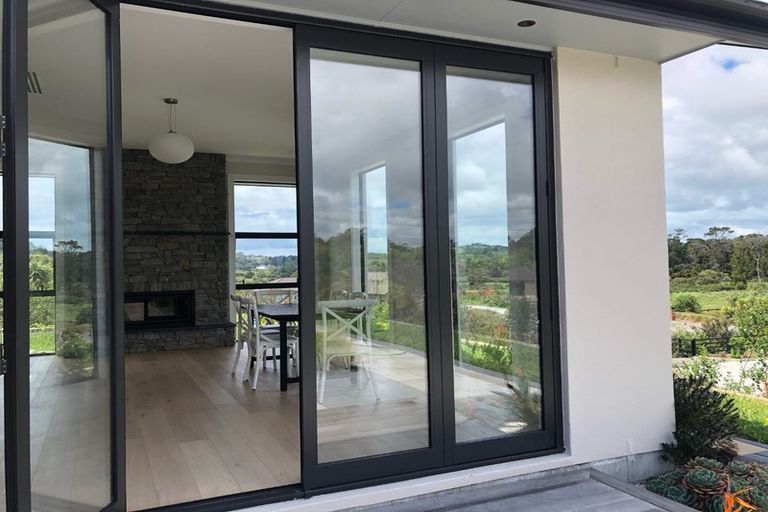 Photo of property in 10 Te Awa Place, Red Beach, 0932