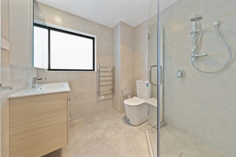 Photo of property in 47a Gossamer Drive, Pakuranga Heights, Auckland, 2010