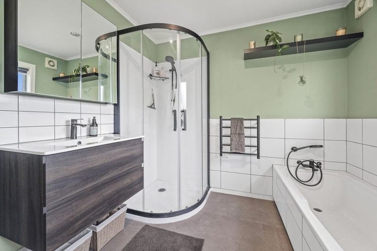 Photo of property in 1 Waitawa Place, Lynmore, Rotorua, 3010