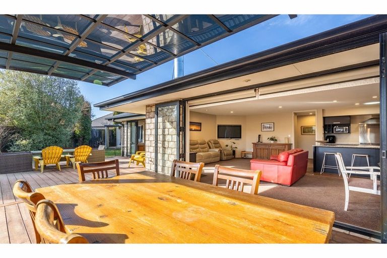 Photo of property in 42 Acacia Avenue, Rangiora, 7400