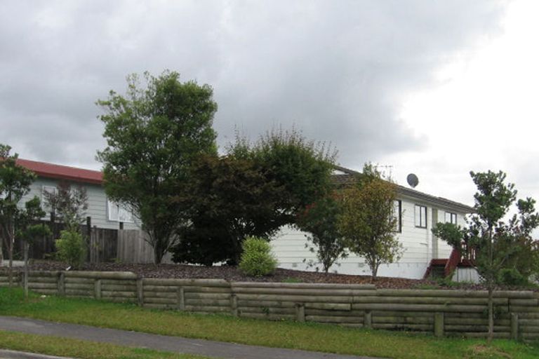 Photo of property in 16 Hassan Drive, Massey, Auckland, 0614