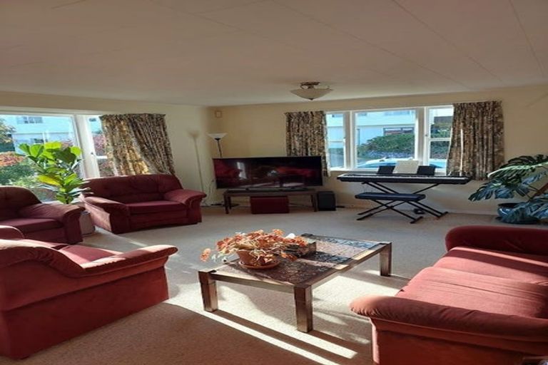 Photo of property in 11 Zande Terrace, Tawa, Wellington, 5028