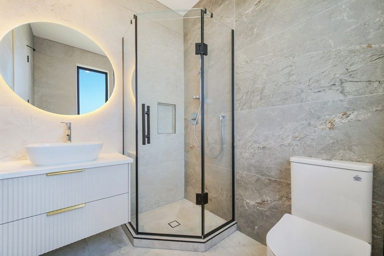 Photo of property in 23 Puihi Crescent, Massey, 0614