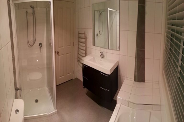 Photo of property in 4 Nirmal Place, Sunnyvale, Auckland, 0612