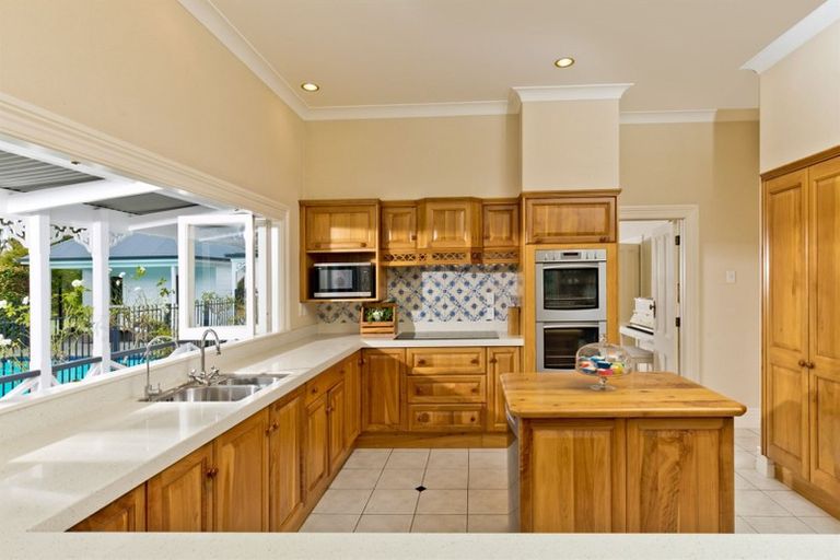 Photo of property in 9 Birchwood Grove, Greenhithe, Auckland, 0632