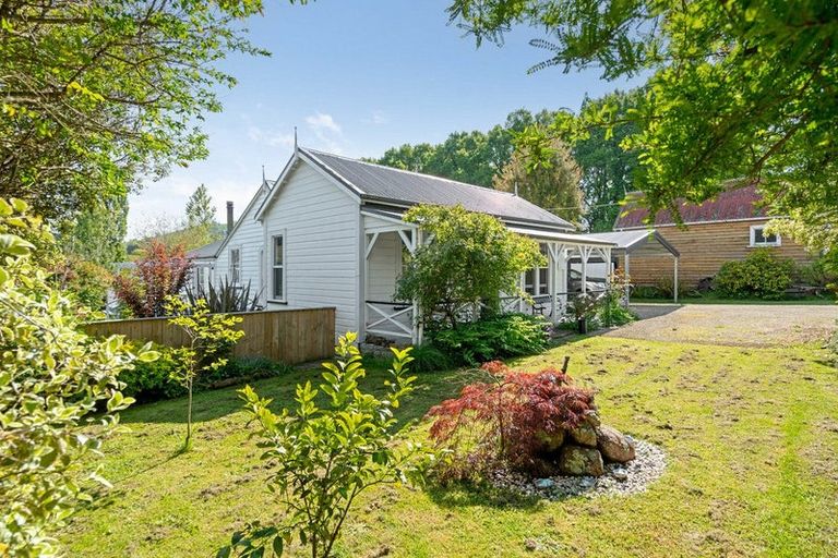 Photo of property in 1033 Masterton Castlepoint Road, Tauweru, Masterton, 5889