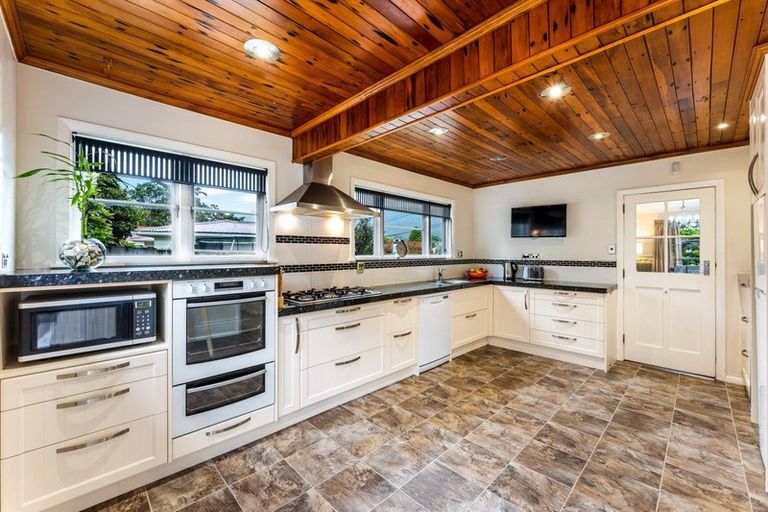 Photo of property in 33 Peel Place, Wainuiomata, Lower Hutt, 5014