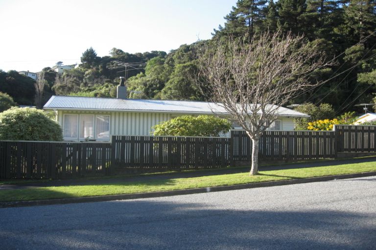 Photo of property in 11 James Grove, Stokes Valley, Lower Hutt, 5019