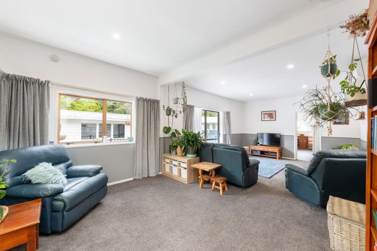 Photo of property in 8 Harold Grove, Stokes Valley, Lower Hutt, 5019
