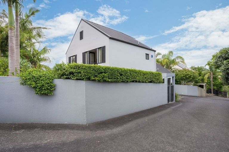 Photo of property in 2/11 Paparoa Road, Cockle Bay, Auckland, 2014
