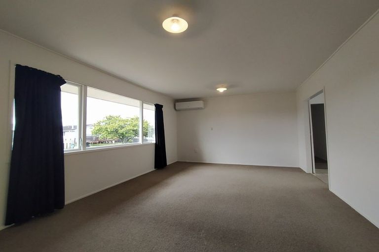 Photo of property in 82 Archmillen Avenue, Pakuranga Heights, Auckland, 2010