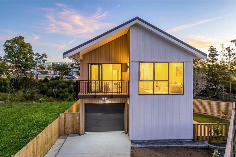 Photo of property in 26 Curtiss Circle, Hobsonville, 0618