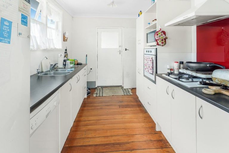 Photo of property in 24 Paul Crescent, Fairfield, Hamilton, 3214