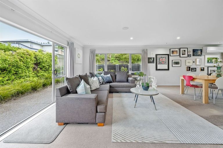 Photo of property in 31 Harrowglen Drive, Northcross, Auckland, 0632
