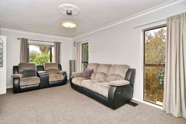 Photo of property in 15 Sonning Place, Redwood, Christchurch, 8051