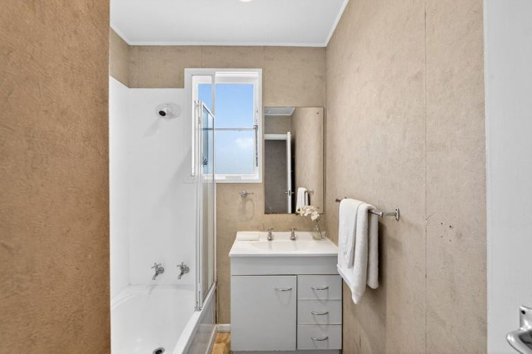 Photo of property in 4 Russell Road, Marewa, Napier, 4110