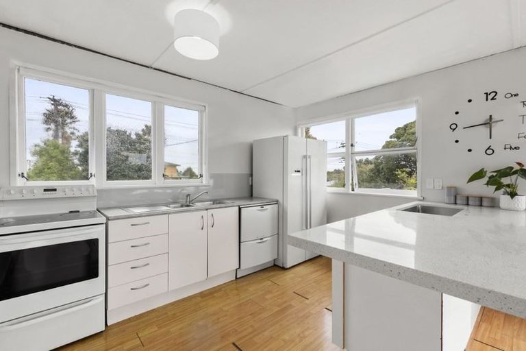 Photo of property in 1400 Whangaparaoa Road, Army Bay, Whangaparaoa, 0930