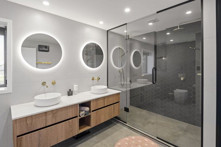 Photo of property in 280 Queen Elizabeth Ii Drive, Mairehau, Christchurch, 8052