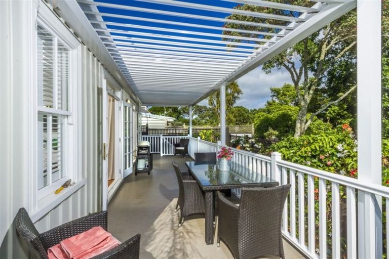 Photo of property in 17 Albert Road, Kelston, Auckland, 0602