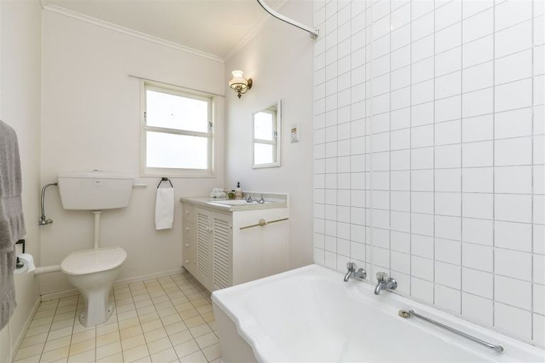 Photo of property in 32 Simla Crescent, Khandallah, Wellington, 6035