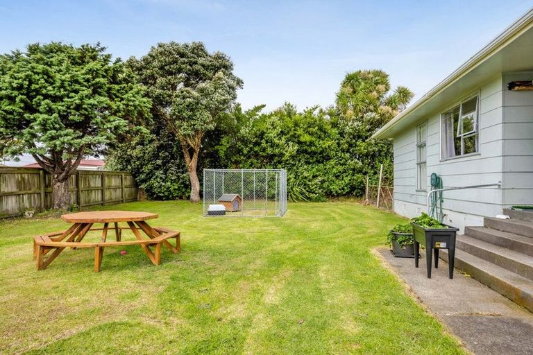 Photo of property in 9 Hughson Place, Opunake, 4616