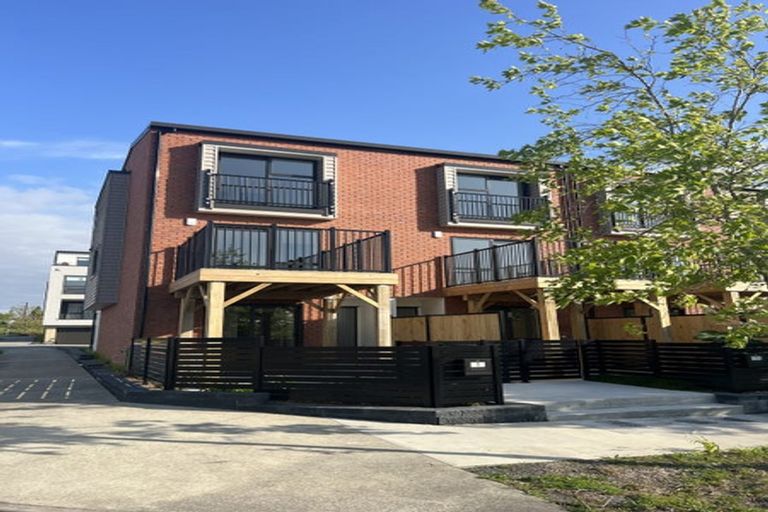 Photo of property in 5 Falcon Crescent, Hobsonville, Auckland, 0618