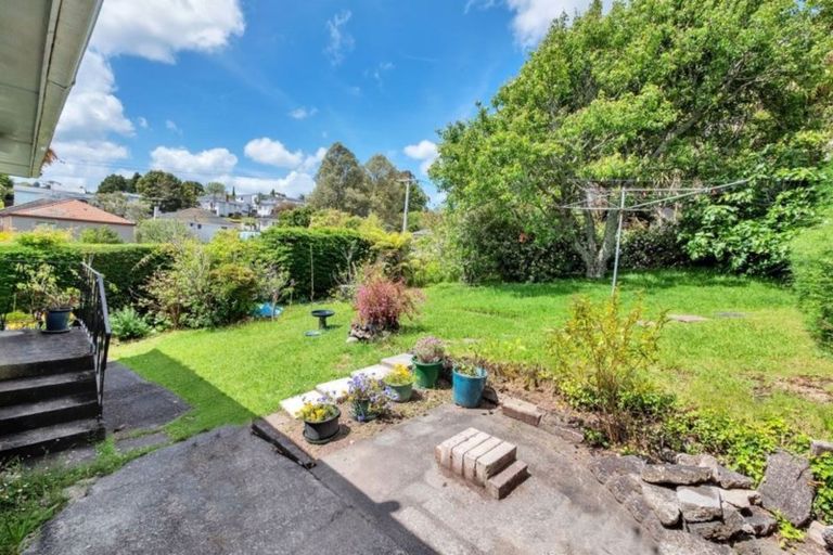 Photo of property in 44 Selwyn Crescent, Forrest Hill, Auckland, 0620