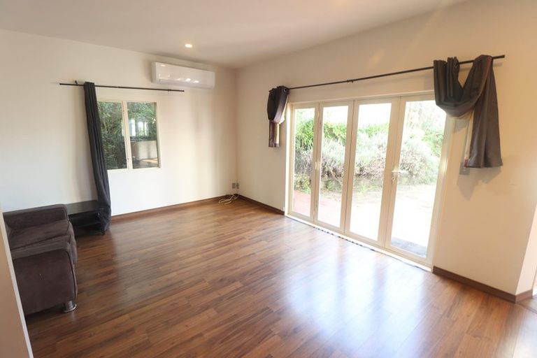 Photo of property in 2/879 East Coast Road, Northcross, Auckland, 0632