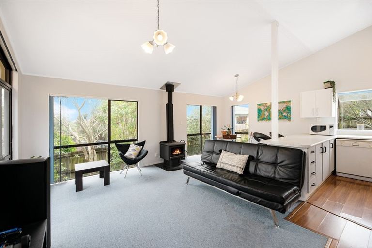 Photo of property in 20 Hassan Drive, Massey, Auckland, 0614