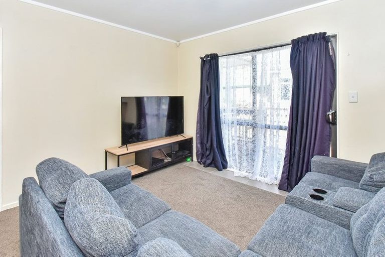 Photo of property in 60 Mckean Avenue, Manurewa, Auckland, 2102