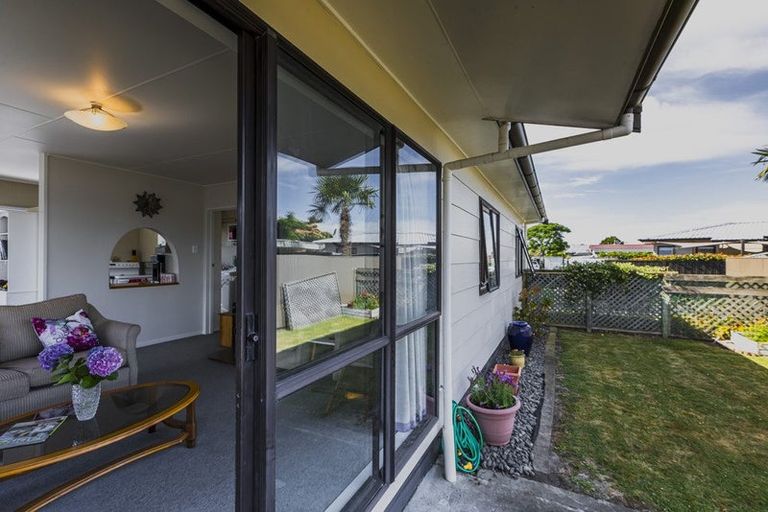 Photo of property in 2/205 Avondale Road, Greenmeadows, Napier, 4112