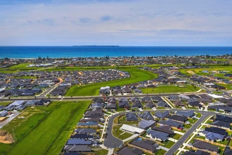 Photo of property in 19 Cupples Street, Papamoa Beach, Papamoa, 3118