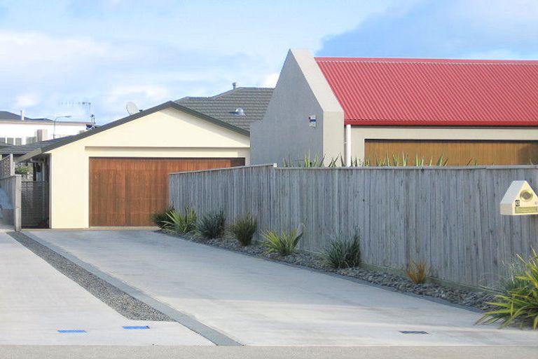 Photo of property in 6 Quadrant Heights, Paraparaumu, 5032