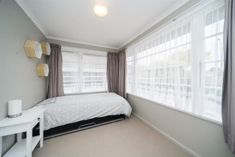 Photo of property in 2 Chester Crescent, West End, Palmerston North, 4410
