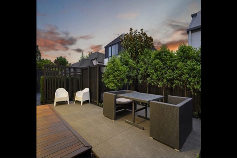 Photo of property in 2/60a Somme Street, St Albans, Christchurch, 8014