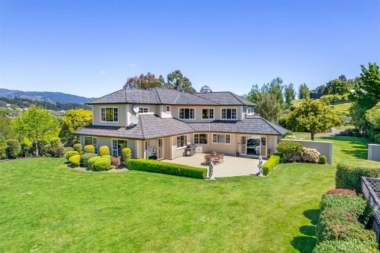 Photo of property in 18 Emerald Hill Drive, Birchville, Upper Hutt, 5018