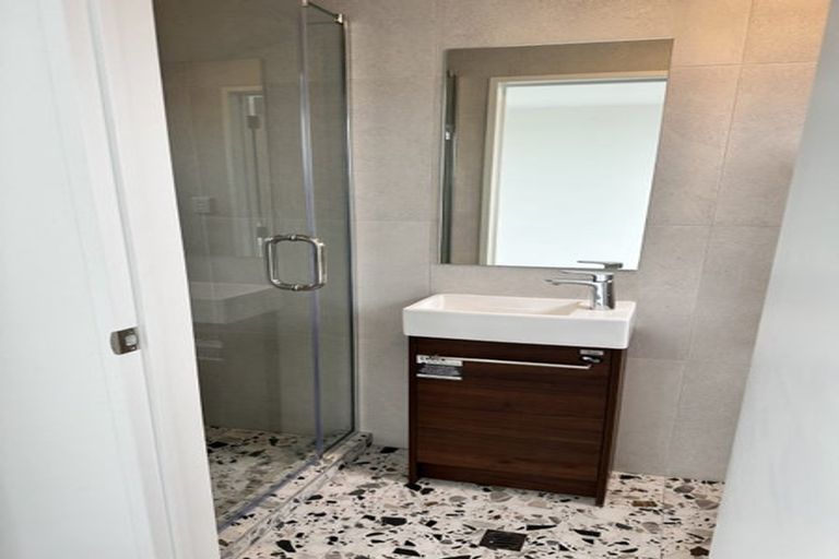 Photo of property in 2/77 Glenmore Road, Sunnyhills, Auckland, 2010