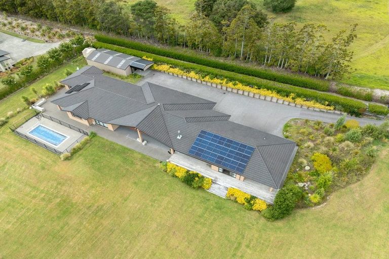 Photo of property in 165b Oraha Road, Kumeu, 0892