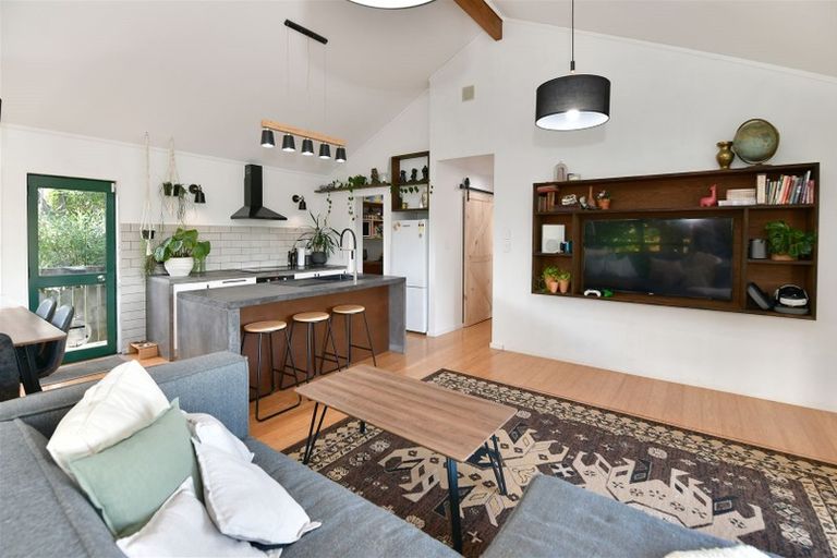 Photo of property in 2a Roberta Crescent, Orewa, 0931