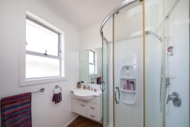 Photo of property in 30 Battersea Place, Roslyn, Palmerston North, 4414