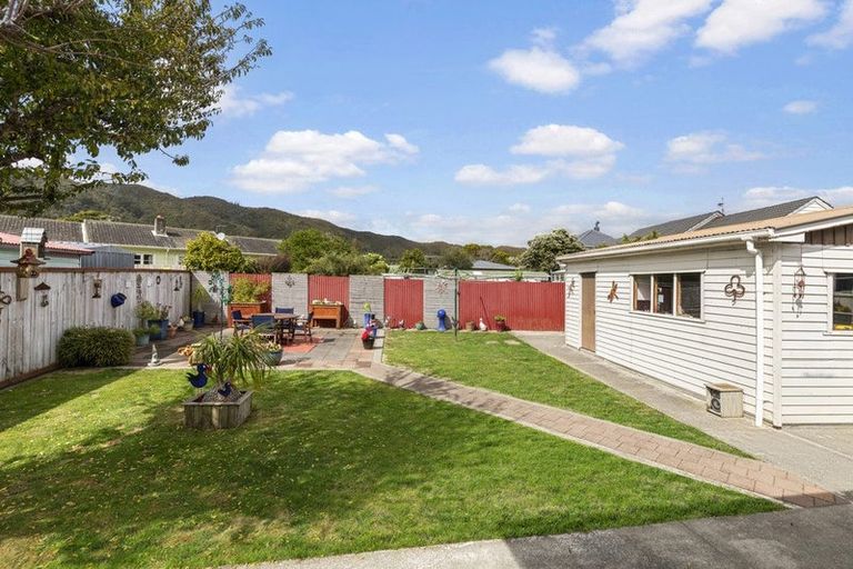 Photo of property in 44 Churton Crescent, Taita, Lower Hutt, 5011