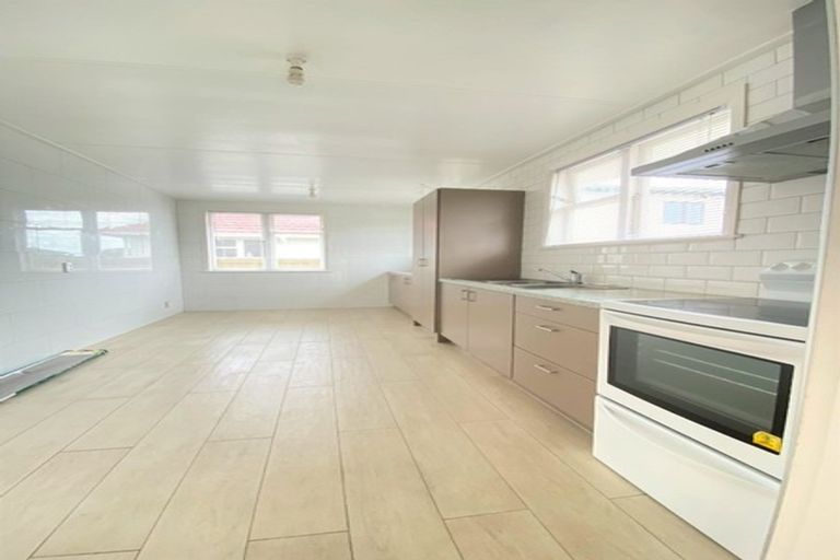 Photo of property in 48 Arimu Road, Papakura, 2110