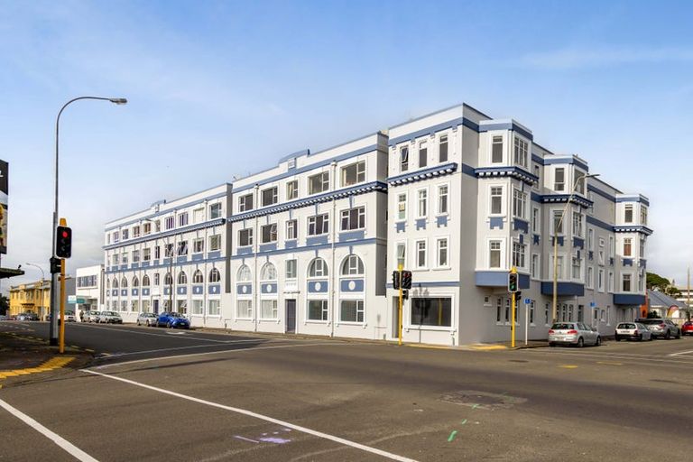 Photo of property in Devonport Apartments, 26/127 Saint Aubyn Street, New Plymouth, 4310